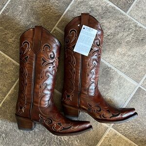 Circle G snip toe western boots. Chocolate brown with black accents. Brand new.